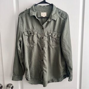 American Eagle Outfitters Long Sleeve Button Down